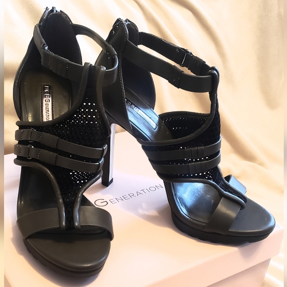 Shoes - Picture 3 of 8